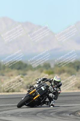 media/Jan-15-2026-Racers Edge (Thu) [[dfebeb70ab]]/2-A Group/Session 3 (Turn 16)/